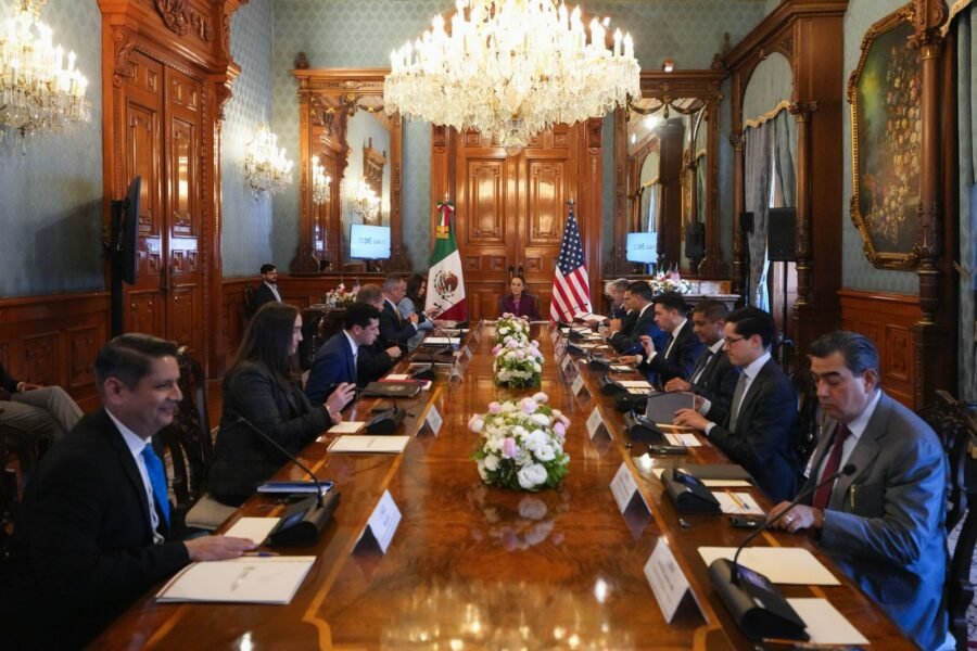 Recibe-presidenta-de-Mexico-a-la-secretaria-01