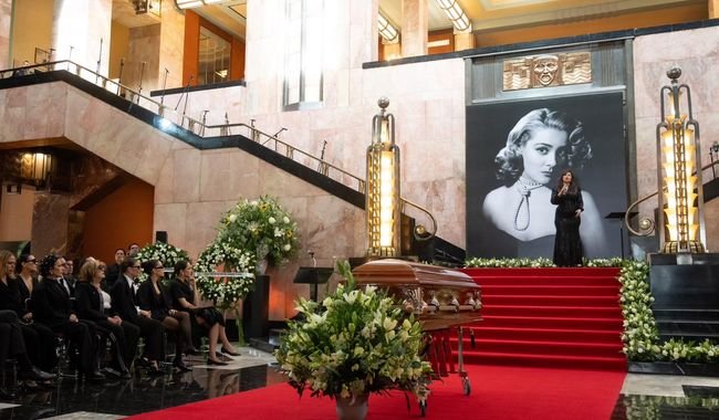 Silvia-Pinal-recibio-un-homenaje-luctuoso