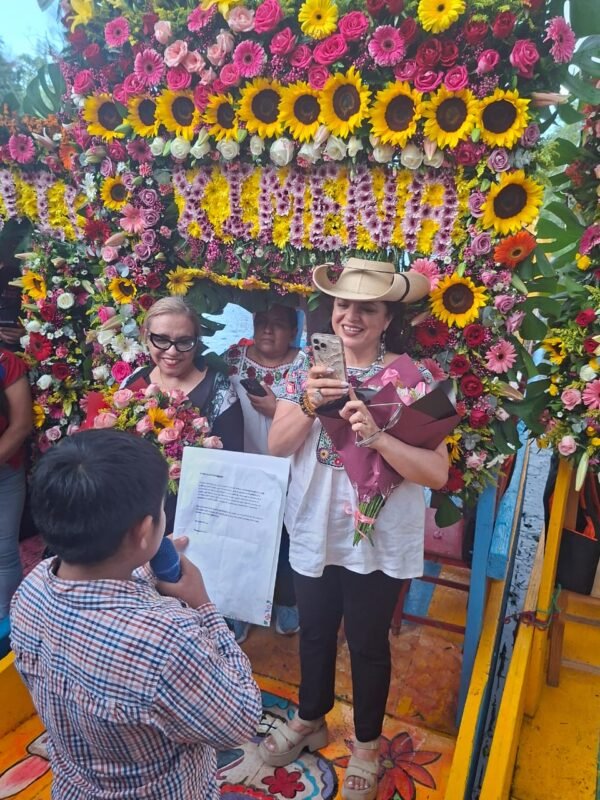 Entregan reconocimientos y apoyos a prestadores de servicios turísticos en Mixquic